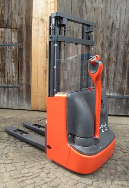 Linde Elektro-Hochhubwagen L12